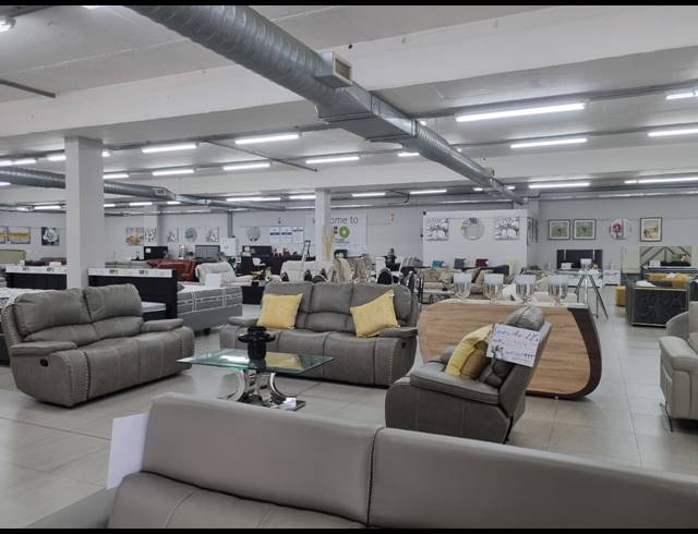1,271M² RETAIL TO LET IN RIVERSIDE PARK